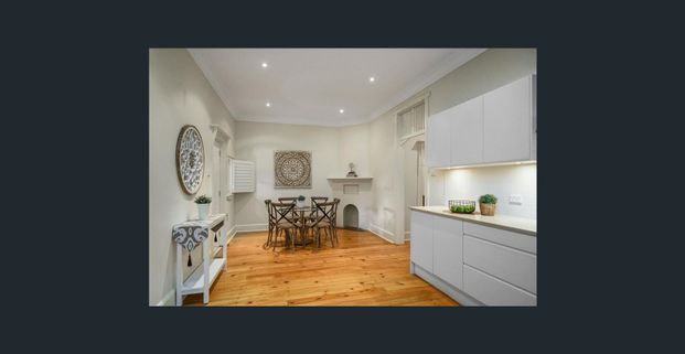 Single Level Home...Stroll To Chatswood - Photo 1