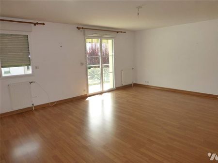 Pour visiter, appeler le 02.23.55.91.17 VITRE. Rue Savary - Proximité Centre ville, ce très b... - Photo 4