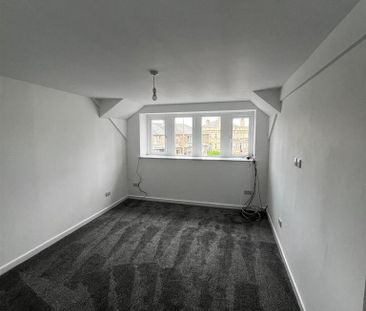 2 bedroom private hall to rent - Photo 2