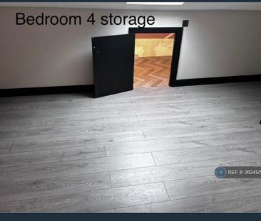 4 bedroom flat to rent - Photo 2