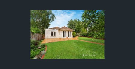 Stunning Family Home in Prime Ivanhoe Location - Photo 4