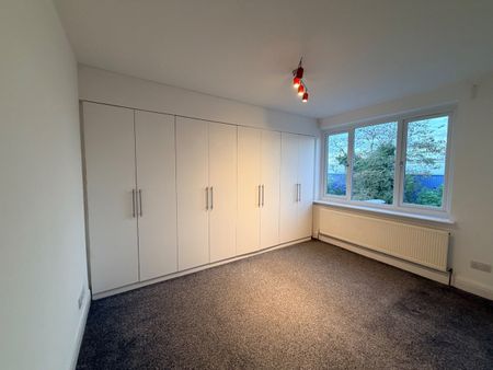 4 Bed Terraced House, Evelyn Avenue, NW9 - Photo 2