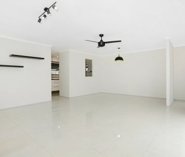 SPACIOUS CENTRAL DUPLEX - Photo 3