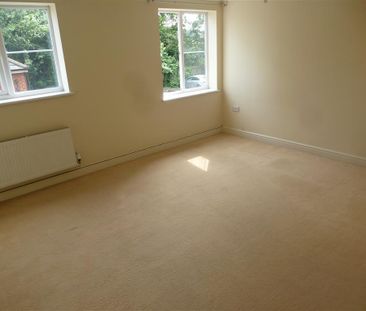 St Peters Close, Kidderminster - Photo 2