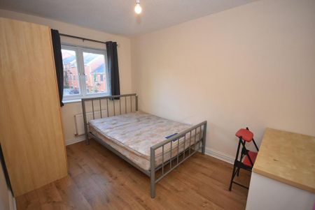 3 bedroom terraced house to rent - Photo 3