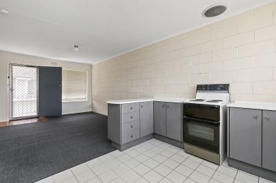 One bedroom unit - Photo 2