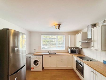 York Road, Woking, Surrey, GU22 7XS - Photo 5