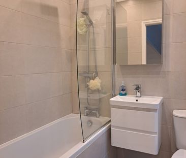 2 Bed Terraced House, Tavistock Road, E15 - Photo 4