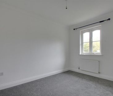 4 bedroom semi-detached house to rent - Photo 6