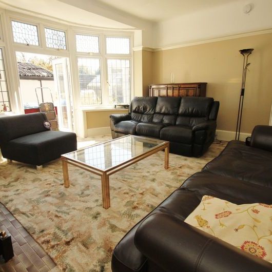 Charminster, Bournemouth - Photo 1