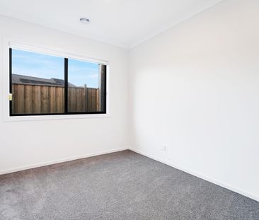 Stunning Family Home - Photo 3