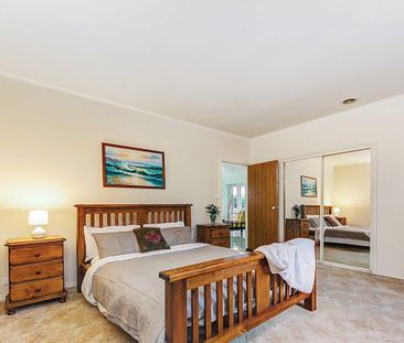 House with an Extra Commercial Kitchen! - Photo 3