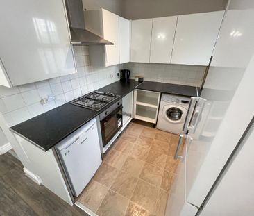 4 bedroom terraced house to rent - Photo 6