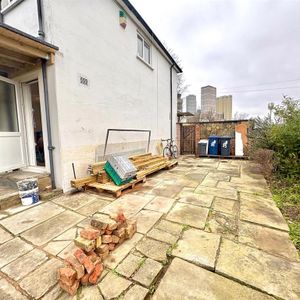 3 bedroom detached house to rent - Photo 2