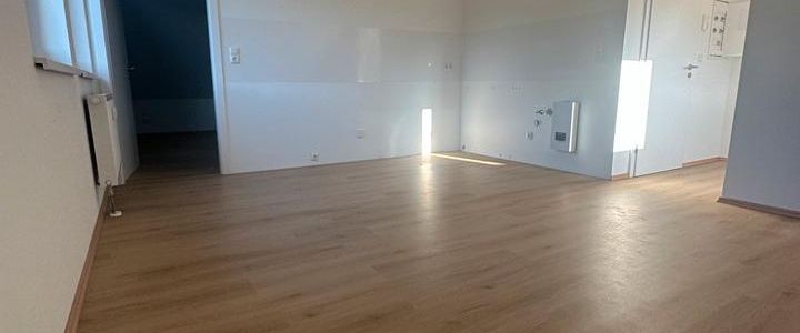 Moderne, frisch sanierte Dachgeschosswohnung - Foto 1