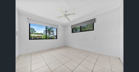 Modern Family Retreat In Boronia Heights - Photo 4