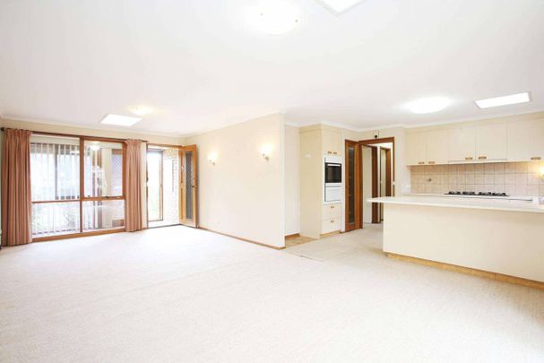 Heart of Beaconsfield - Central Location - this one has the lot!! - Photo 1