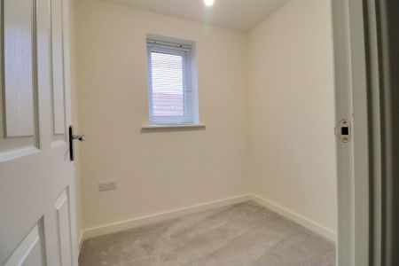 3 bedroom semi-detached house to rent - Photo 4