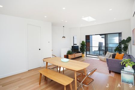 2/219 Essex Street, West Footscray VIC 3012 - Townhouse For Rent | Domain - Photo 2