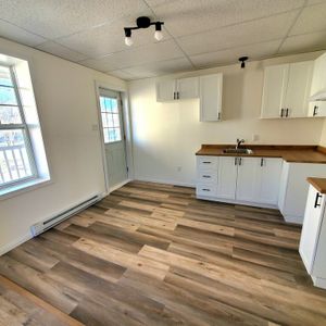 Beau Logement 4½ Au 2e étage - Photo 3