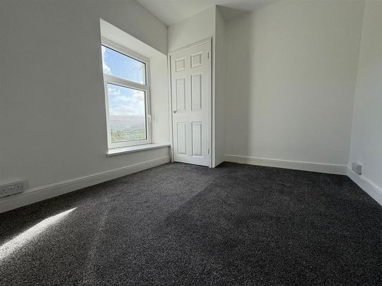 3 bedroom end of terrace house to rent - Photo 1