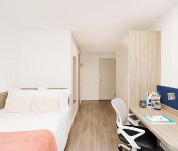 1 bedroom in a flat share to rent - Photo 5