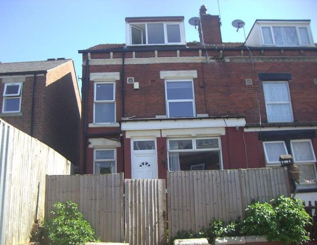 2 bedroom terraced house to rent - Photo 1