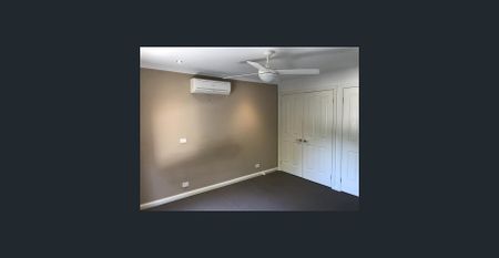 STUNNING 3 BEDROOM TOWNHOUSE - Photo 2