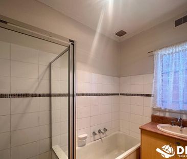 Ideal and Convenient Home in Sunshine - Photo 3