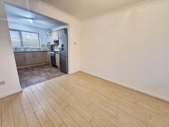 2 bedroom end of terrace house to rent - Photo 1