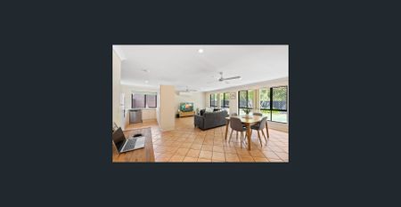 Family Home in the Heart of Elanora - Photo 5