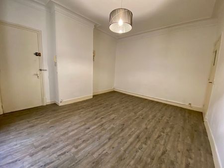 Location Appartement 1 pièce 25m² ORLEANS 45000 - Photo 2