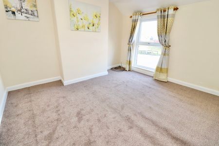 2 bedroom Mid Terraced House to let - Photo 5