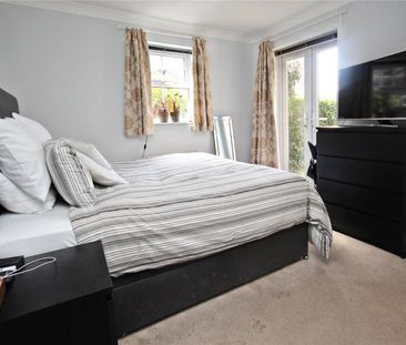 Maybury Road, Woking - 2 bedrooms Property for lettings - Seymours - Photo 3