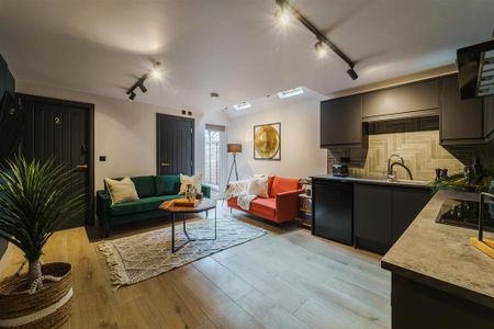 1 bedroom in a house share to rent - Photo 2