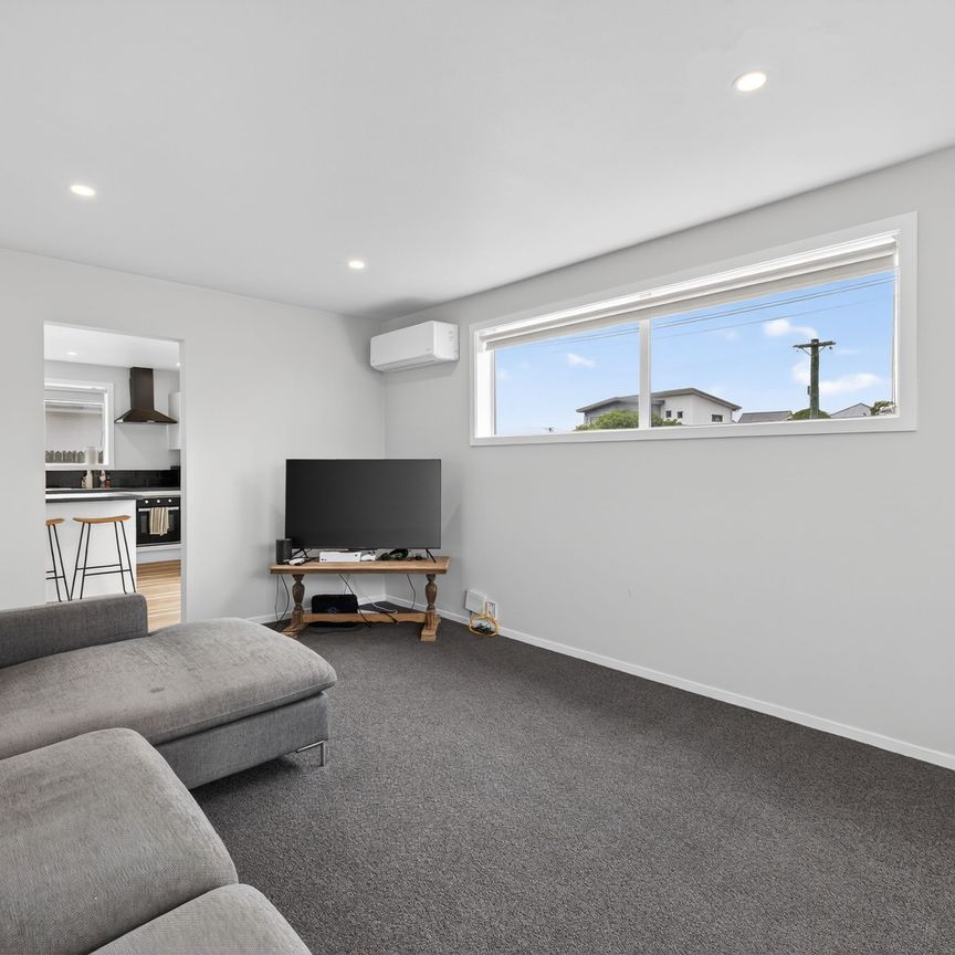 Renovated 2-Bedroom Unit - 1 Minute Walk to the Beach! - Photo 1