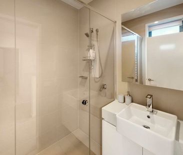 2/18 Lesley Street, Camberwell VIC 3124 - Townhouse For Rent | Domain - Photo 4
