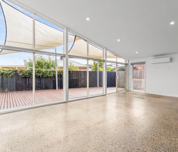 Rear Unit with Quiet Courtyard - Photo 4
