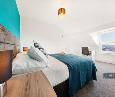 3 bedroom flat to rent - Photo 5