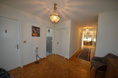 Grosszügige 4.5-Zimmerwohnung an zentraler Lage zu vermieten - Photo 2