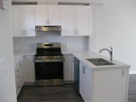 For Lease - 6705 CROPP Street Unit# 34, Niagara Falls, Ontario - Photo 3