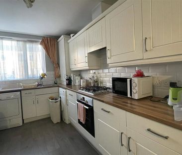 3 bedroom end of terrace house to rent - Photo 6