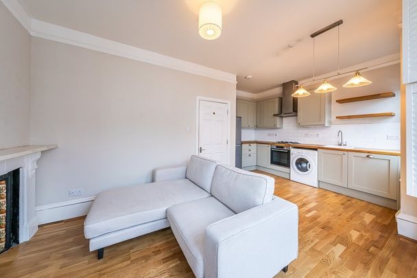 2 bedroom flat to rent - Photo 1