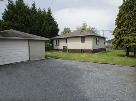 Nanaimo- Retro 2 bedroom/ 1 bath house with garage and fenced yard - Photo 5