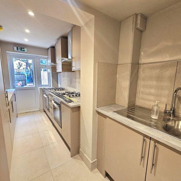 1 bedroom in a house share to rent - Photo 1