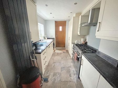 4 bedroom terraced house to rent - Photo 5