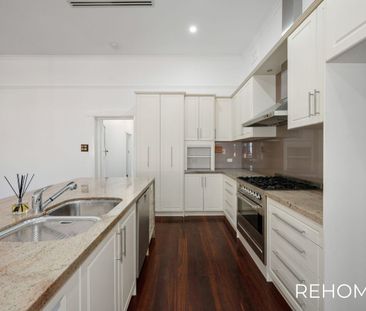 Spacious Family Home with Granny Flat in Prime South Perth Location! - Photo 6