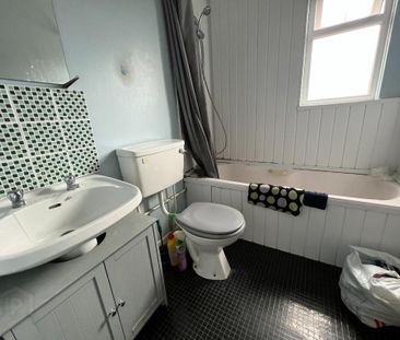 40 Iveagh Drive, Belfast, BT12 6AY - Photo 4