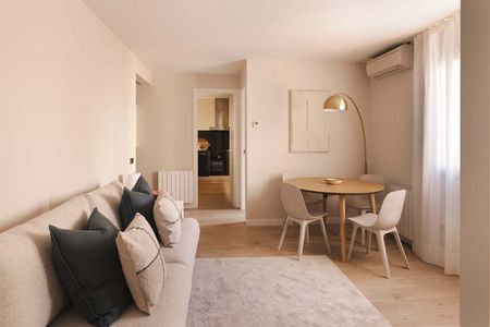 Carrer de Casanova - Photo 2