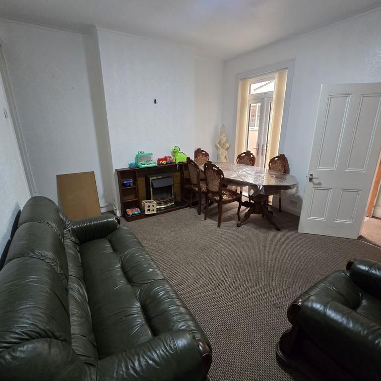 5 bedroom semi-detached house to rent - Photo 1